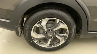 Used 2016 Honda BR-V [2016-2020] V CVT Petrol Petrol Automatic tyres RIGHT REAR TYRE RIM VIEW