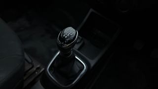 Used 2019 Renault Kwid [2015-2019] RXT Opt Petrol Manual interior GEAR  KNOB VIEW