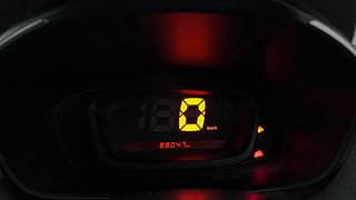 Used 2019 Renault Kwid [2015-2019] RXT Opt Petrol Manual interior CLUSTERMETER VIEW