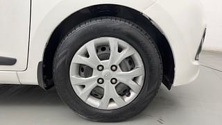 Used 2014 Hyundai Grand i10 [2013-2017] Sportz AT 1.2 Kappa VTVT Petrol Automatic tyres RIGHT FRONT TYRE RIM VIEW