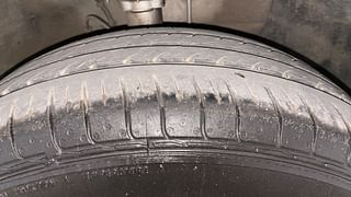 Used 2014 Hyundai Elite i20 [2014-2018] Sportz 1.2 Petrol Manual tyres RIGHT FRONT TYRE TREAD VIEW