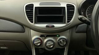 Used 2011 Hyundai i10 [2010-2016] Magna 1.2 Petrol Petrol Manual interior MUSIC SYSTEM & AC CONTROL VIEW