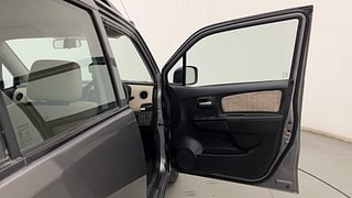 Used 2018 Maruti Suzuki Wagon R 1.0 [2010-2019] VXi Petrol Manual interior RIGHT FRONT DOOR OPEN VIEW