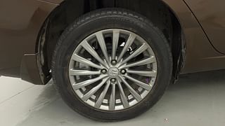 Used 2016 Maruti Suzuki Ciaz [2014-2017] ZDi+ SHVS Diesel Manual tyres RIGHT REAR TYRE RIM VIEW