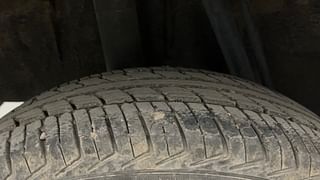 Used 2017 Renault Kwid [2015-2019] 1.0 RXT AMT Petrol Automatic tyres RIGHT REAR TYRE TREAD VIEW