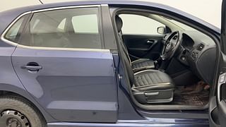 Used 2015 Volkswagen Polo [2015-2019] Comfortline 1.2L (P) Petrol Manual interior RIGHT SIDE FRONT DOOR CABIN VIEW