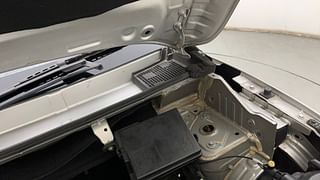Used 2017 Renault Kwid [2015-2019] 1.0 RXT AMT Petrol Automatic engine ENGINE LEFT SIDE HINGE & APRON VIEW