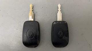 Used 2018 Renault Kwid [2015-2019] 1.0 RXT AMT Petrol Automatic extra CAR KEY VIEW