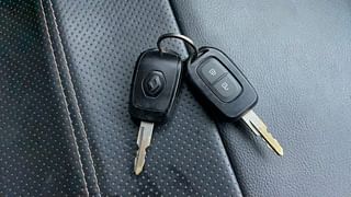 Used 2017 Renault Kwid [2015-2019] 1.0 RXT AMT Petrol Automatic extra CAR KEY VIEW