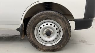 Used 2023 Maruti Suzuki Eeco STD 7 STR Petrol Manual tyres RIGHT FRONT TYRE RIM VIEW