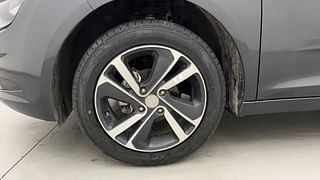 Used 2020 Tata Altroz XZ 1.2 Petrol Manual tyres LEFT FRONT TYRE RIM VIEW