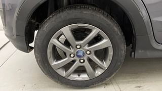 Used 2018 Ford Freestyle [2017-2021] Titanium 1.5 TDCI Diesel Manual tyres RIGHT REAR TYRE RIM VIEW