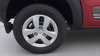 Used 2019 Renault Kwid [2015-2019] 1.0 RXT AMT Opt Petrol Automatic tyres RIGHT REAR TYRE RIM VIEW