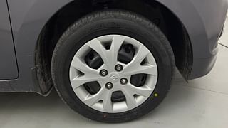 Used 2016 Hyundai Grand i10 [2013-2017] Sportz 1.2 Kappa VTVT Petrol Manual tyres RIGHT FRONT TYRE RIM VIEW