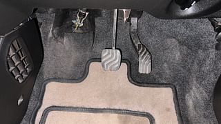 Used 2019 Renault Kwid [2015-2019] 1.0 RXT AMT Opt Petrol Automatic interior PEDALS VIEW