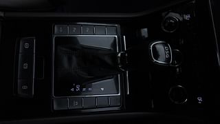 Used 2019 Skoda Superb [2016-2019] L&K TSI AT Petrol Automatic interior GEAR  KNOB VIEW
