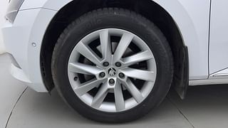 Used 2019 Skoda Superb [2016-2019] L&K TSI AT Petrol Automatic tyres LEFT FRONT TYRE RIM VIEW