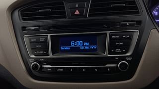 Used 2014 Hyundai Elite i20 [2014-2018] Sportz 1.2 Petrol Manual top_features Integrated (in-dash) music system