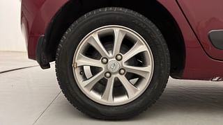 Used 2016 Hyundai Grand i10 [2013-2017] Asta (O) AT 1.2 kappa VTVT Petrol Automatic tyres RIGHT REAR TYRE RIM VIEW
