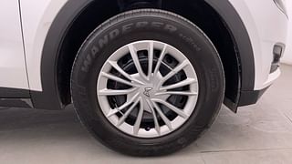 Used 2022 Mahindra XUV700 AX 3 Petrol MT 5 STR Petrol Manual tyres RIGHT FRONT TYRE RIM VIEW