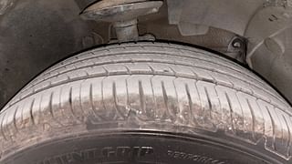Used 2018 Renault Duster [2017-2020] RXS CVT Petrol Petrol Automatic tyres RIGHT FRONT TYRE TREAD VIEW