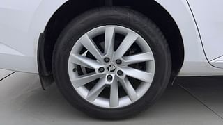 Used 2019 Skoda Superb [2016-2019] L&K TSI AT Petrol Automatic tyres RIGHT REAR TYRE RIM VIEW