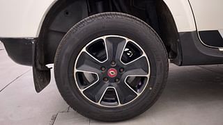 Used 2018 Renault Duster [2017-2020] RXS CVT Petrol Petrol Automatic tyres RIGHT REAR TYRE RIM VIEW