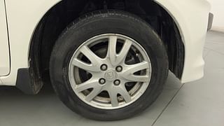 Used 2013 Honda Brio [2011-2016] VX AT Petrol Automatic tyres RIGHT FRONT TYRE RIM VIEW