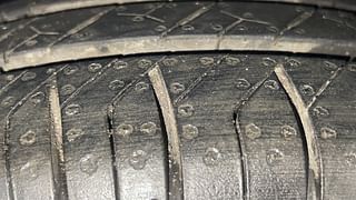 Used 2014 Hyundai i10 [2010-2016] Magna Petrol Petrol Manual tyres RIGHT REAR TYRE TREAD VIEW