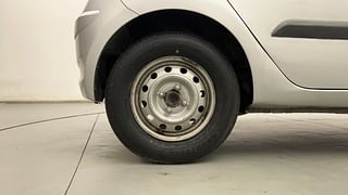 Used 2014 Hyundai i10 [2010-2016] Magna Petrol Petrol Manual tyres RIGHT REAR TYRE RIM VIEW