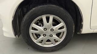Used 2013 Honda Brio [2011-2016] VX AT Petrol Automatic tyres LEFT FRONT TYRE RIM VIEW