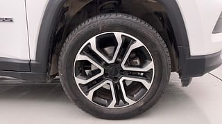 Used 2022 JEEP Compass Limited (O) 1.4 Petrol DCT Petrol Automatic tyres RIGHT FRONT TYRE RIM VIEW