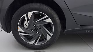 Used 2020 Hyundai New i20 Asta 1.0 Turbo IMT Petrol Manual tyres RIGHT REAR TYRE RIM VIEW