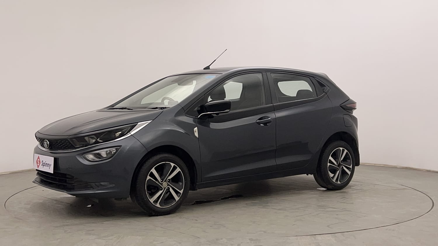 LEFT FRONT CORNER VIEW