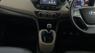 Used 2017 Hyundai Grand i10 [2017-2020] Sportz (O) 1.2 kappa VTVT Petrol Manual interior GEAR  KNOB VIEW