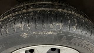 Used 2015 Hyundai Elite i20 [2014-2018] Sportz 1.2 Petrol Manual tyres LEFT FRONT TYRE TREAD VIEW