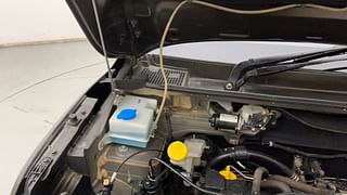Used 2019 Renault Kwid [2015-2019] RXL Petrol Manual engine ENGINE RIGHT SIDE HINGE & APRON VIEW