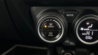 Used 2018 Maruti Suzuki Swift [2017-2021] ZXi AMT Petrol Automatic top_features Rear defogger