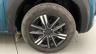 Used 2022 Renault Kwid CLIMBER 1.0 AMT Petrol Automatic tyres RIGHT FRONT TYRE RIM VIEW