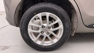 Used 2018 Maruti Suzuki Swift [2017-2021] ZXi AMT Petrol Automatic tyres RIGHT REAR TYRE RIM VIEW