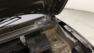 Used 2019 Renault Kwid [2015-2019] RXL Petrol Manual engine ENGINE LEFT SIDE HINGE & APRON VIEW