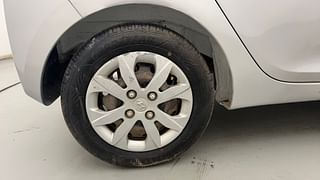 Used 2018 Hyundai Eon [2011-2018] Magna + Petrol Manual tyres RIGHT REAR TYRE RIM VIEW