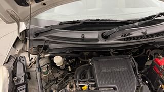 Used 2014 Maruti Suzuki Swift [2011-2017] VXi Petrol Manual engine ENGINE RIGHT SIDE HINGE & APRON VIEW
