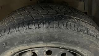 Used 2014 Maruti Suzuki Swift [2011-2017] VXi Petrol Manual tyres RIGHT FRONT TYRE TREAD VIEW