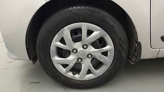 Used 2017 Hyundai Grand i10 [2017-2020] Magna 1.2 Kappa VTVT CNG (outside fitted) Petrol+cng Manual tyres LEFT FRONT TYRE RIM VIEW