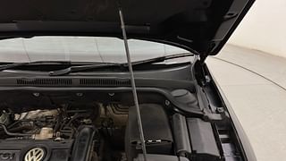 Used 2016 Volkswagen Jetta [2013-2017] Comfortline TSI Petrol Manual engine ENGINE LEFT SIDE HINGE & APRON VIEW
