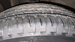 Used 2017 Maruti Suzuki Ignis [2017-2020] Zeta AMT Petrol Petrol Automatic tyres RIGHT FRONT TYRE TREAD VIEW