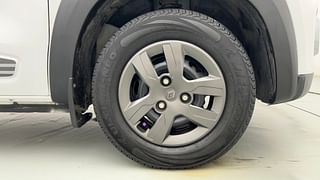 Used 2018 Renault Kwid [2015-2019] 1.0 RXT AMT Opt Petrol Automatic tyres RIGHT FRONT TYRE RIM VIEW