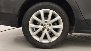 Used 2016 Volkswagen Jetta [2013-2017] Comfortline TSI Petrol Manual tyres RIGHT REAR TYRE RIM VIEW