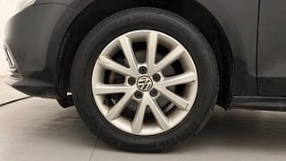 Used 2016 Volkswagen Jetta [2013-2017] Comfortline TSI Petrol Manual tyres LEFT FRONT TYRE RIM VIEW